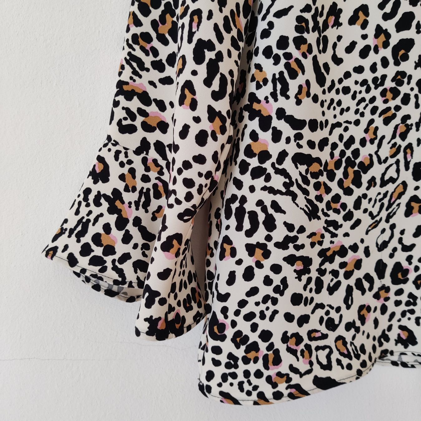 Marc Cain Camicette: MARC CAIN edle Bluse Tunika Shirt Leopard Gr.N2/36 – Usato da Winterthur venduto da Lotusherz 2
