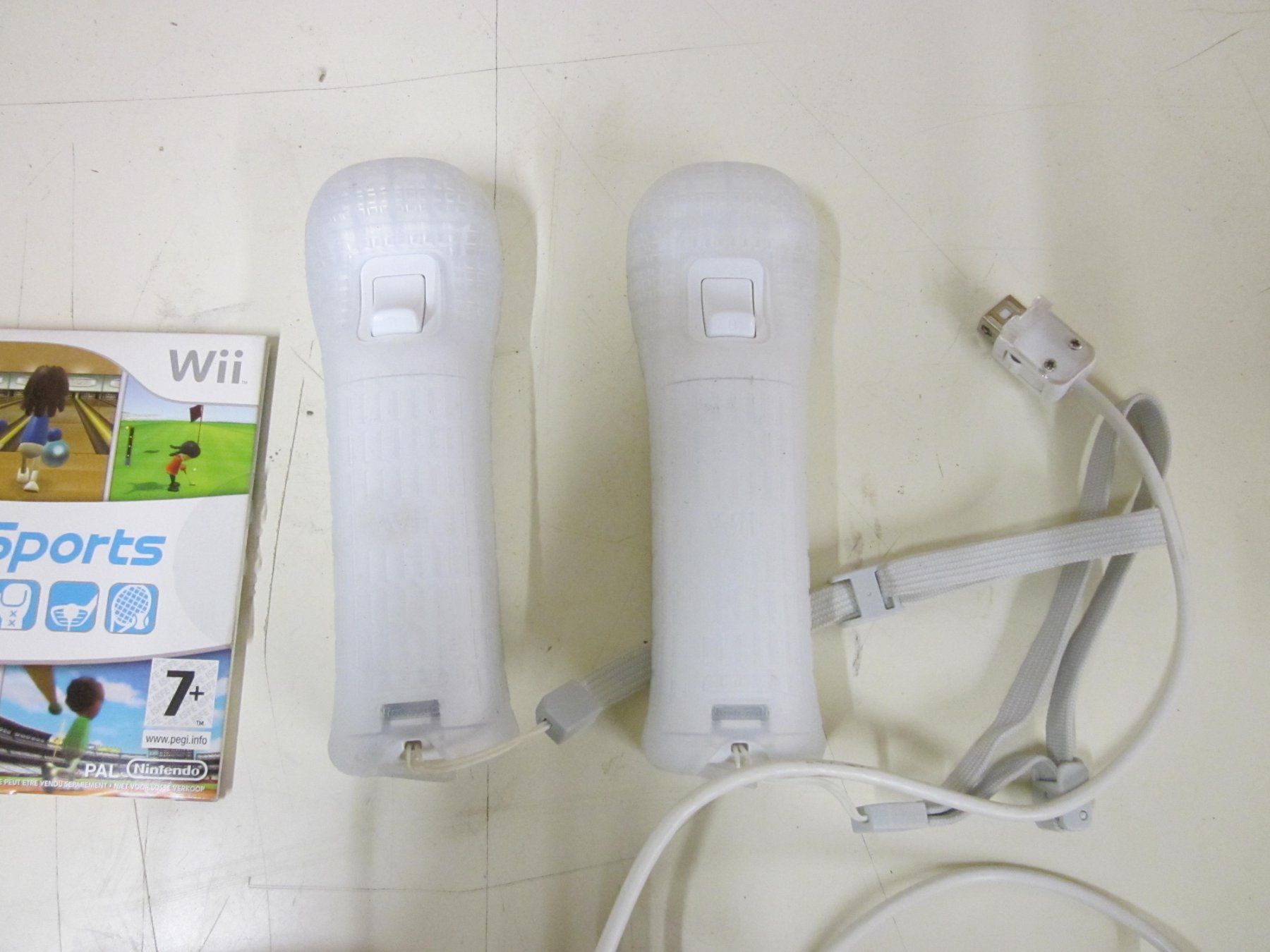 Nintendo Console: WII Manettes et CD – Usato da Grand-lancy venduto da kohler333 5