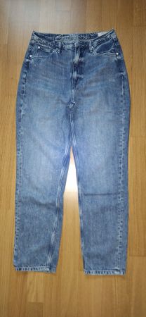 Guess, jeans mom