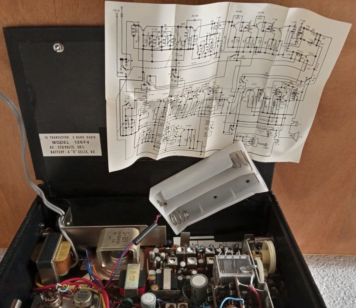 Radio: TELETON - Solid State 15 Transistor FM-AM 5 Band Mod. 136F4 – Usato da Le Locle venduto da PereiraHugo 7