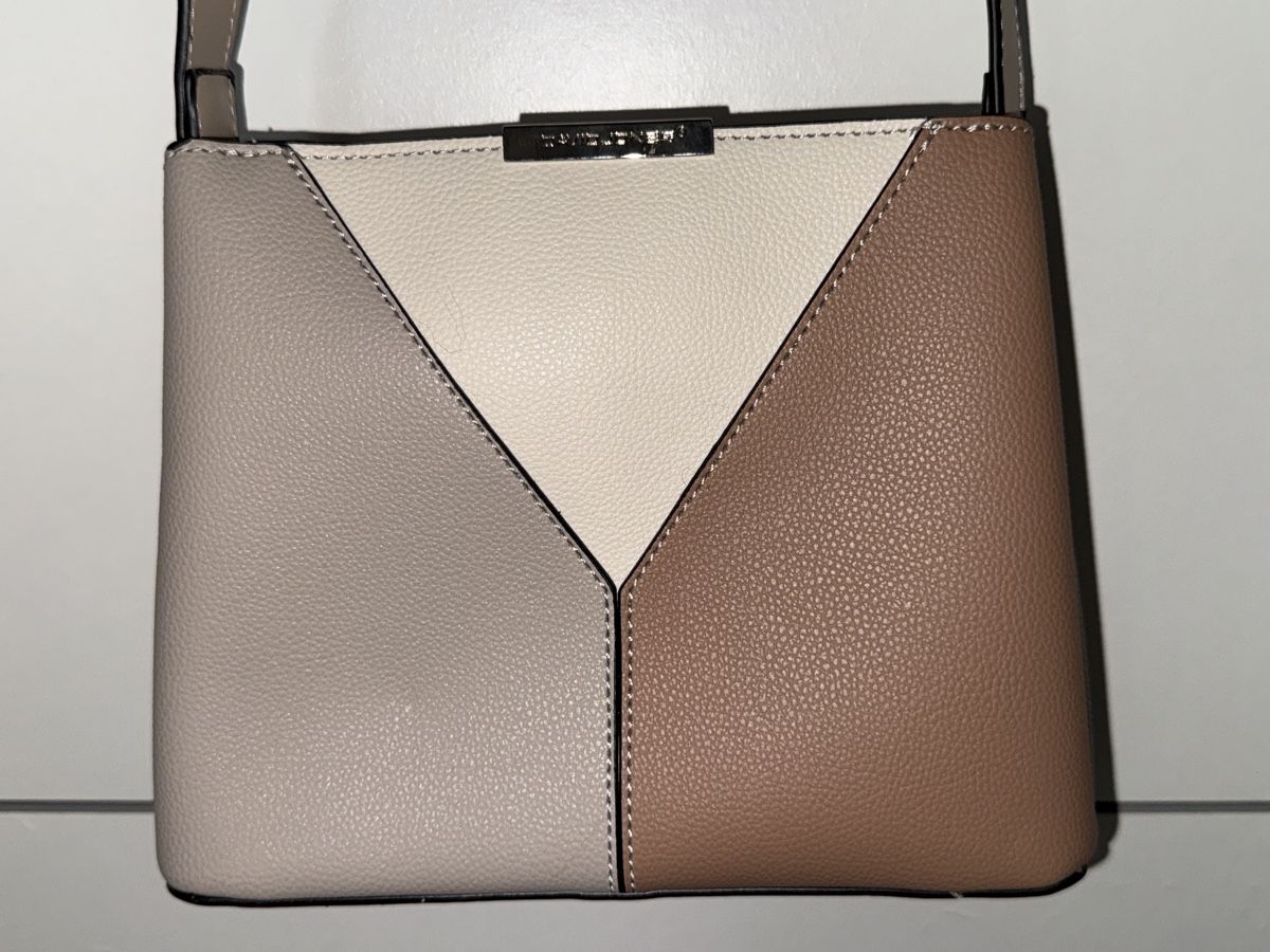 Sacs femmes: BEIGE UMHÄNGETASCHE – D'occasion à Schlieren par kle_dis 1