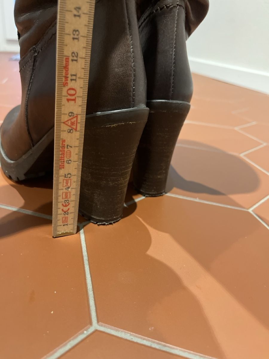 Damenschuhe: Dunkelbraune Stiefel aus Leder, Grösse 36 – Gebraucht aus Bern von mmuehlemann7 4
