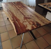 Massiver Esstisch aus Holz mit Baumkante! Tisch