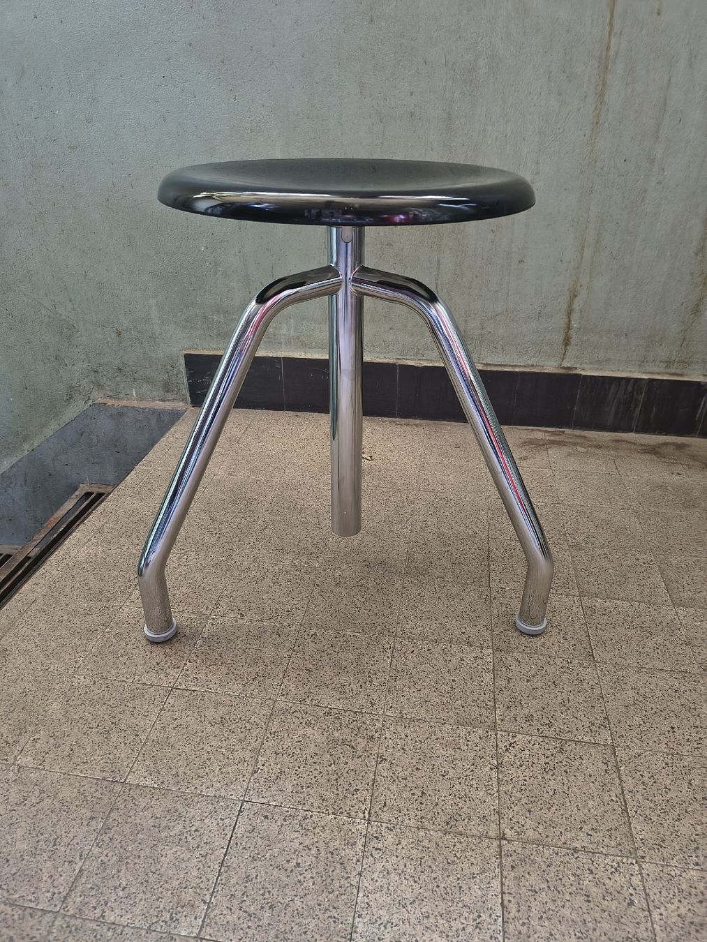 Hocker: Tabouret – Gebraucht aus La Chaux-de-Fonds von ZahidC 1