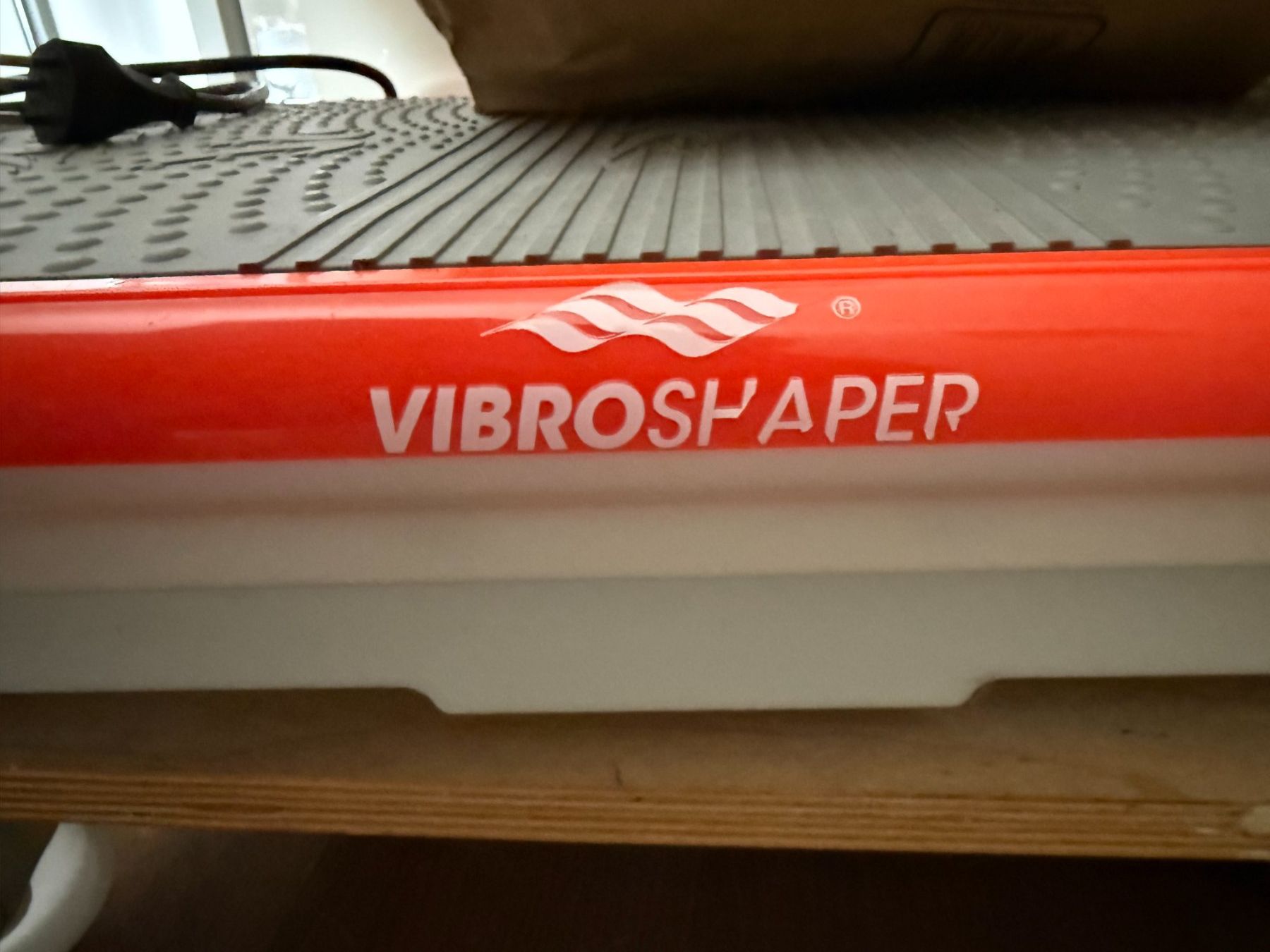 Vibroshaper Hometrainer: Vibro Shaper Power Plate mit Stange – Usato da Ennetbaden venduto da Nzricardo 4