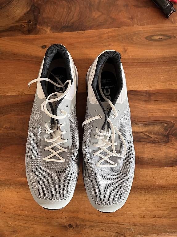 On Chaussures hommes: On Cloudsurfer ungetragen 46 – D'occasion à Flums par mojo265