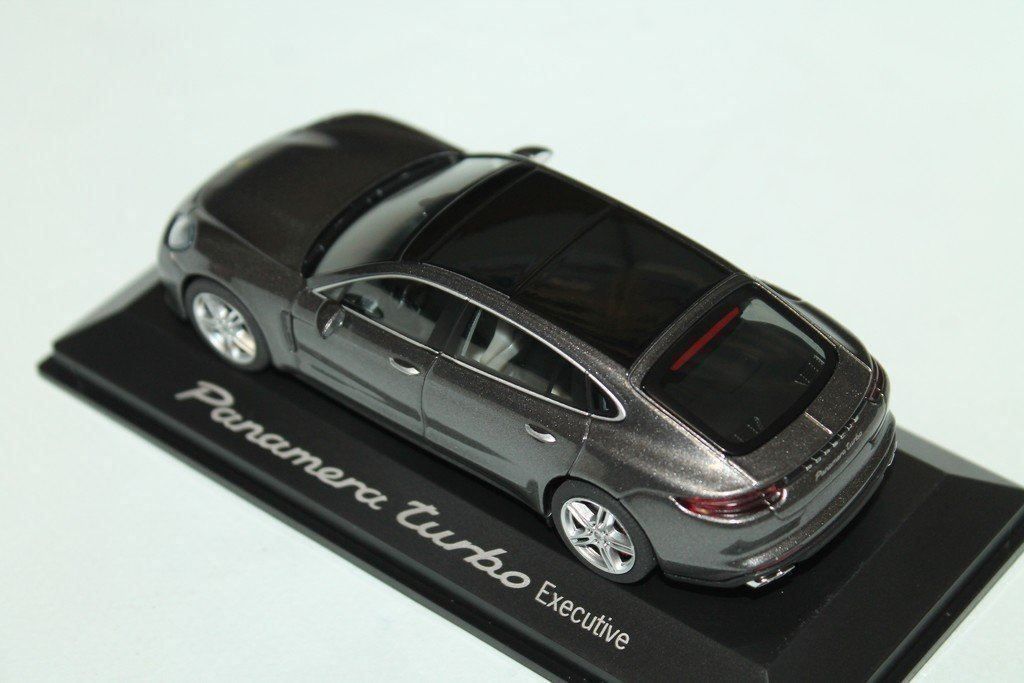 Herpa Modellini d'auto: Porsche Panamera Turbo Executive – Nuovo e nell'imballaggio originale da Flawil venduto da Imperiosud 1