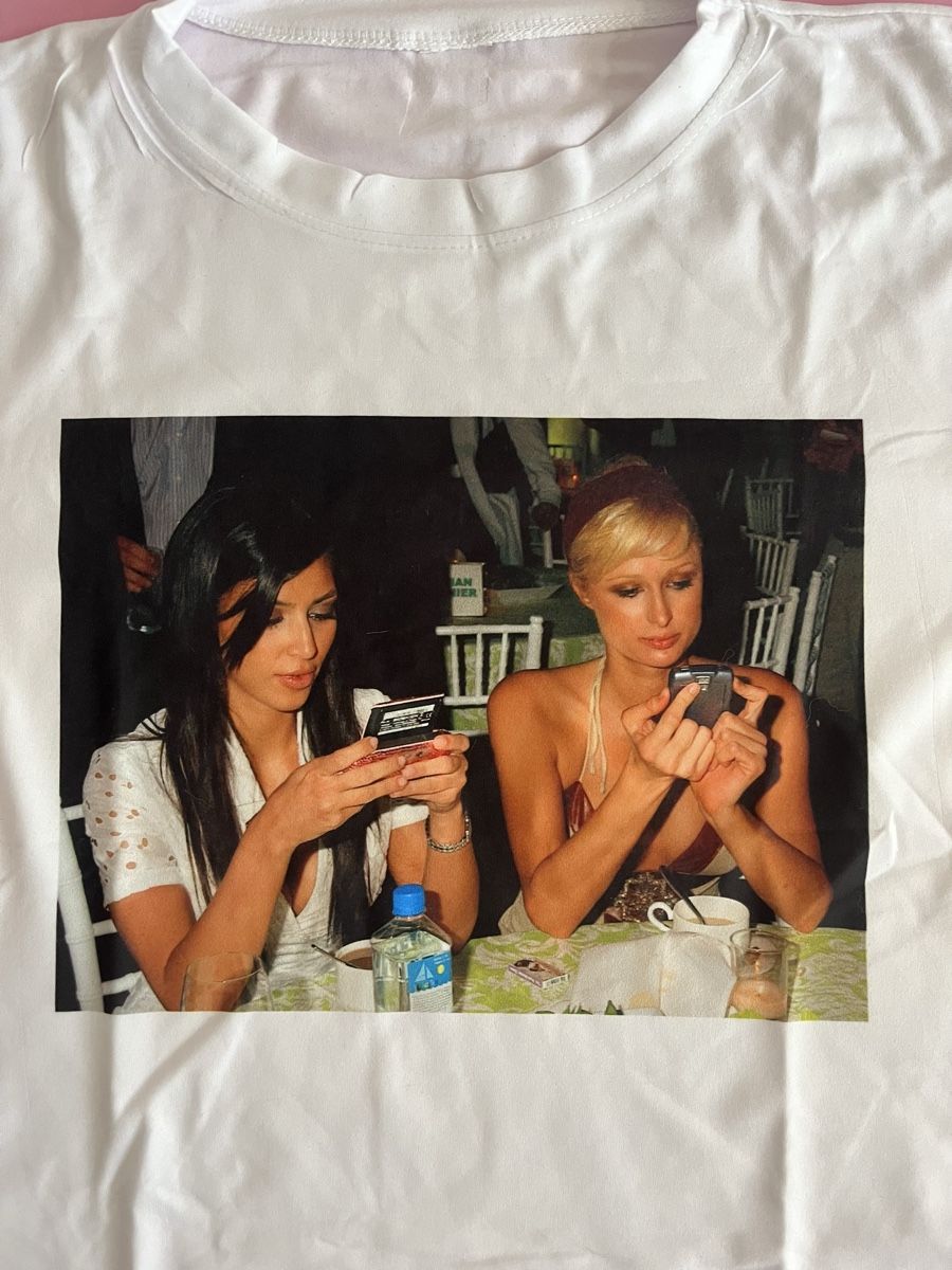 T-shirt: Y2K Kim + Paris T- Shirt – Nuovo (secondo la descrizione) da Fehraltorf venduto da y2kout7 1