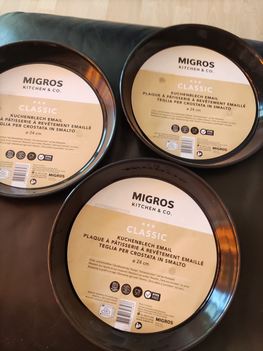 Migros Teglie da forno: Kuchenblech EMAIL  neustes Model, 24Durchmesser Neu – Nuovo e nell'imballaggio originale da Spreitenbach venduto da lucius2024 4