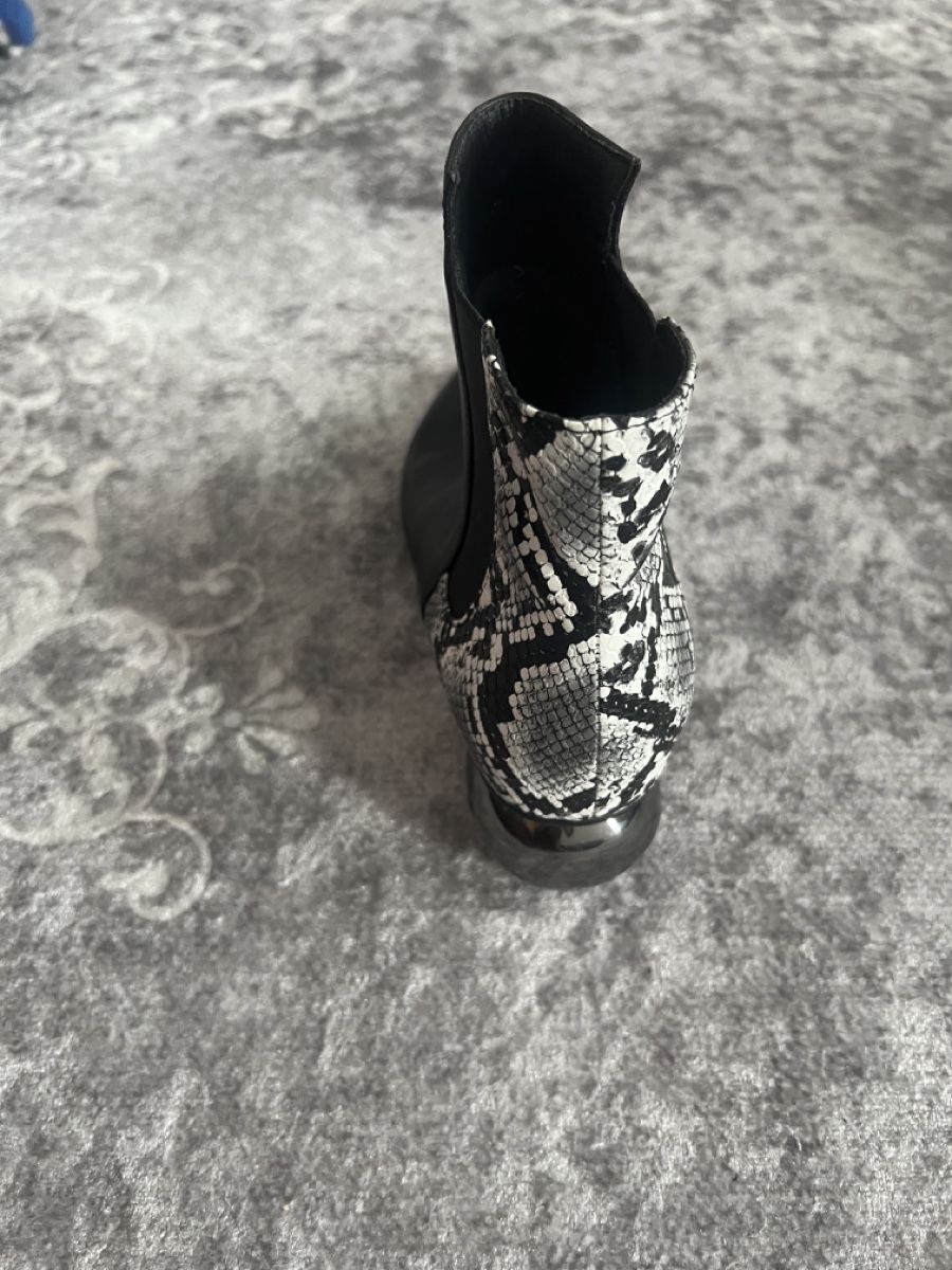 Damenschuhe: Stiefel – Gebraucht aus Baar von rom_j56y 1
