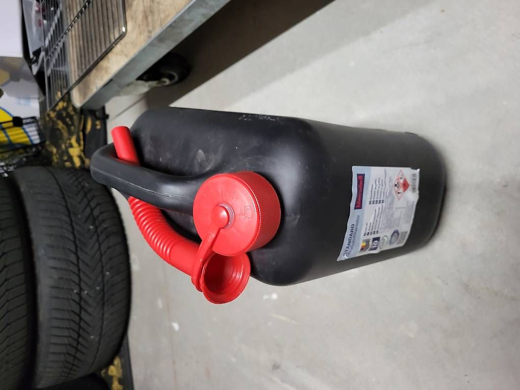 Taniche per benzina: 10 l kanne – Usato da St. Antoni venduto da Menzce