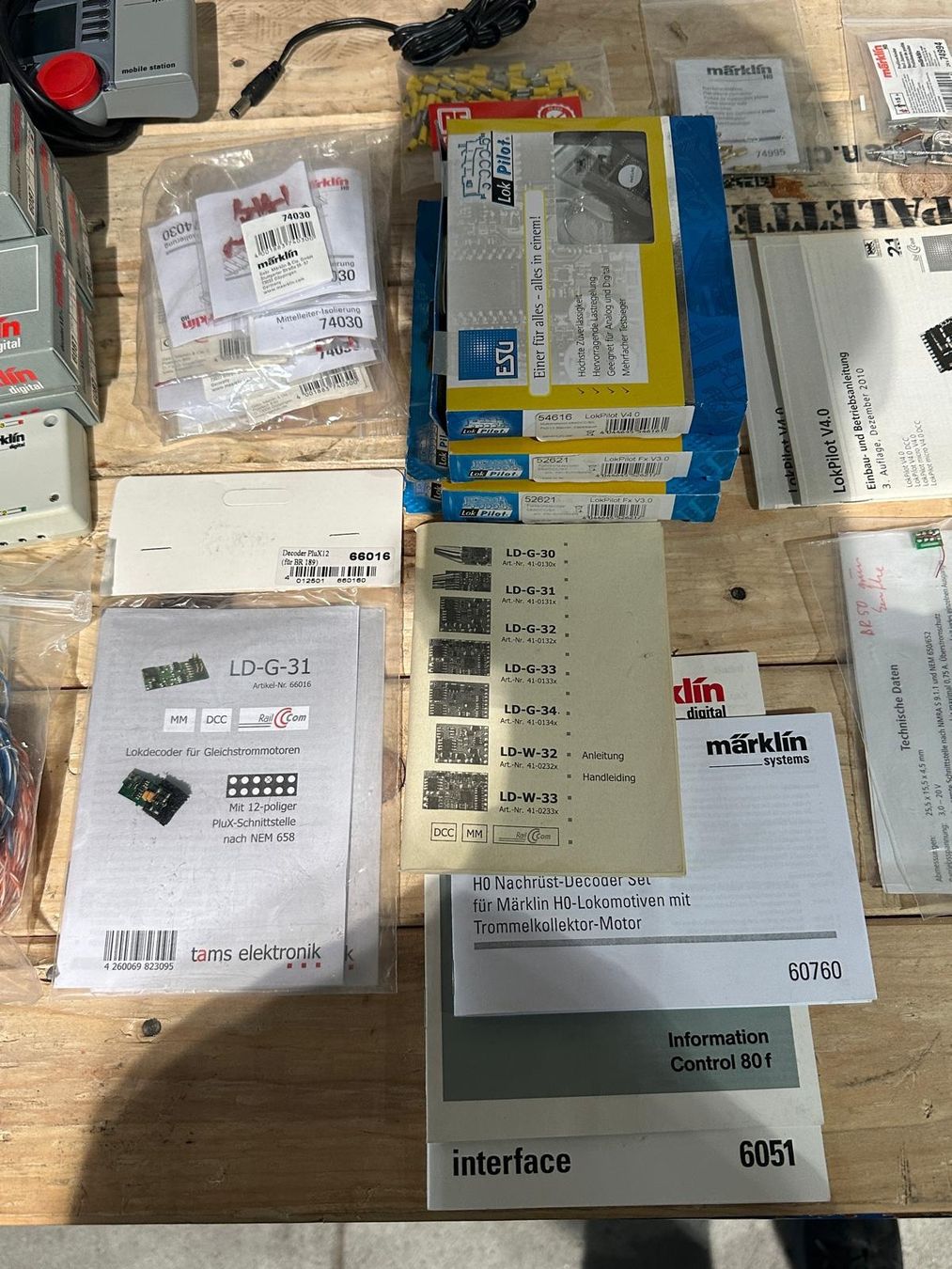 Märklin Modellini di ferrovie: Riesiges Märklin Digital Konvolut mit Lok Pilot Decoder etc. – Usato da Luzern venduto da Fracht-Design.ch 8