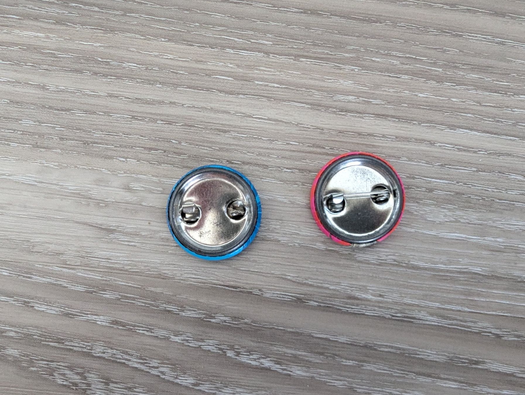 Figuren: DIDDL | 2x Button + 1x Anhänger – Gebraucht aus Wolfhausen von janine621 2