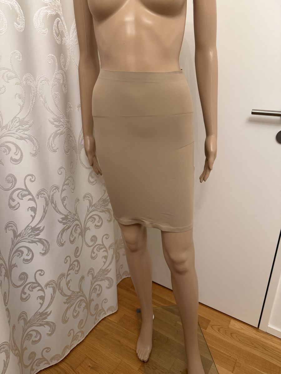 Altra biancheria intima: Unterrock beige Grösse S-M neu – Nuovo (secondo la descrizione) da Basel venduto da Ksjusha