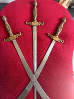 Trois épées décoratives  stile médiéval/Renaissance