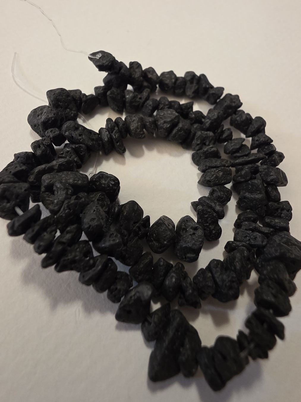 Mineralien & Heilsteine: Lava Splitter ca. 5-11mm. Strang – Neu und originalverpackt aus Menziken von Mirager 1