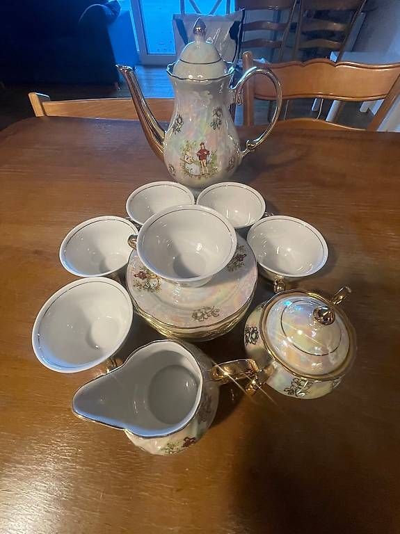 Set di piatti: Set à café pour 6 personnes – Usato da Prilly venduto da Bunnymen 1