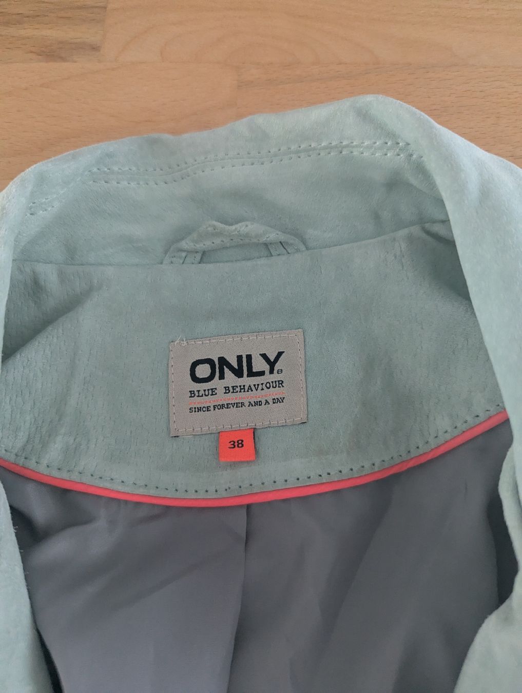 Only Vestes: Jacke Arn Suede Biker von ONLY – D'occasion à Felsberg par Sombrero84 1