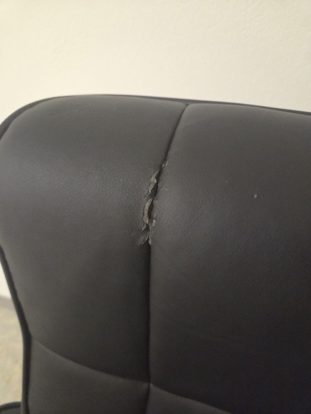 Sessel: Comfortable Black Leather Swivel Chair - Some Damage – Gebraucht aus Lachen SZ von col_bw5v 4