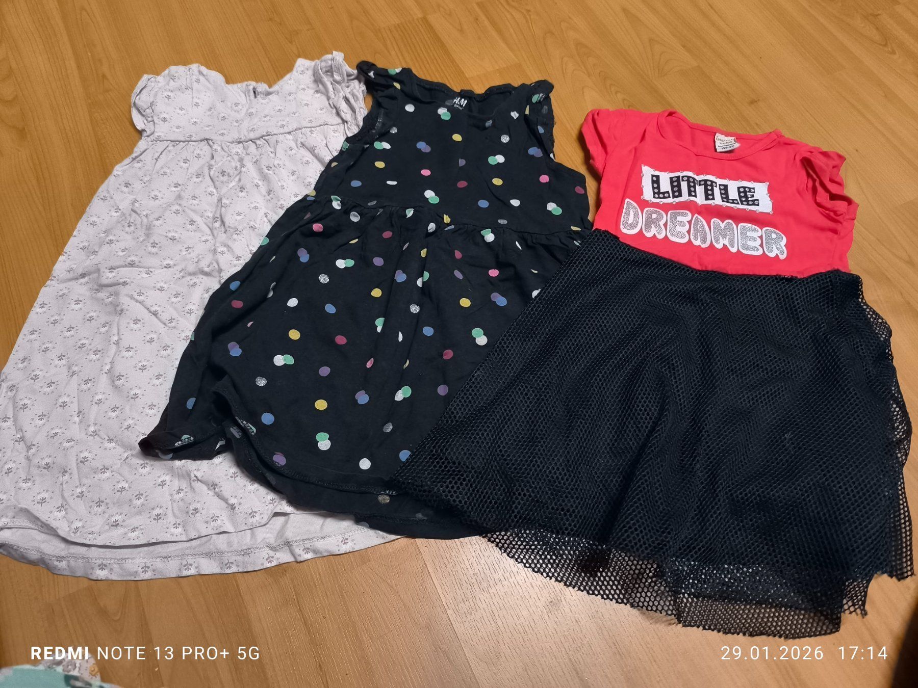 Lotti & Set di vestiti: Kinder Kleider, Hosen, T-Shirts, Pullover, Gr. 98-104. – Usato da Jona venduto da mi2020 4