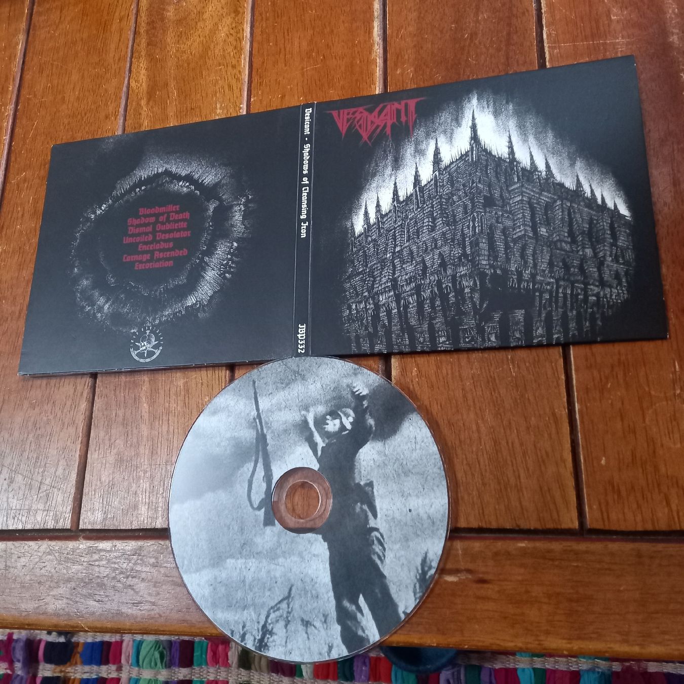 CD: vesicant- shadows...(digi) – Usato da St-Cergue venduto da VeganWarrior
