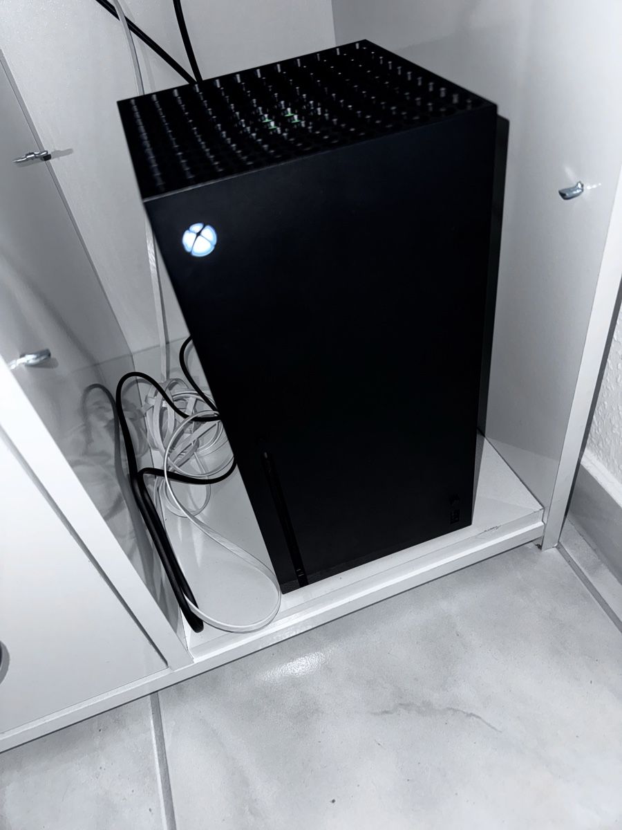 Microsoft Console: Xbox X mit weisser controller – Usato da Emmenbrücke venduto da Salamanter63