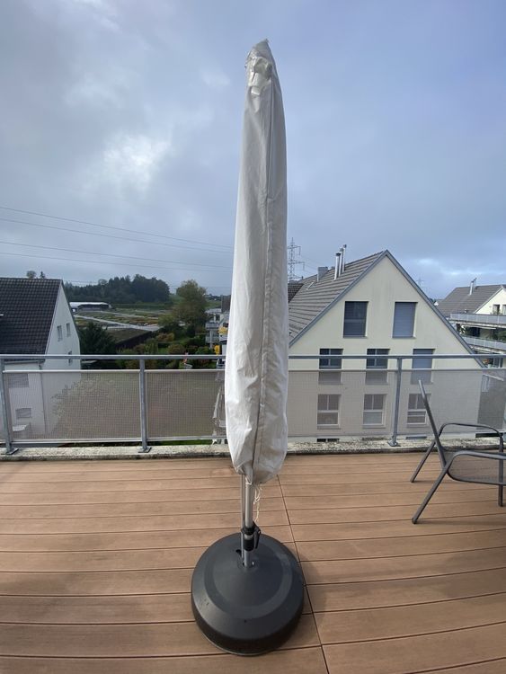 Grosser Sonnenschirm mit Ständer, Kurbel und Schutzhülle Kaufen auf