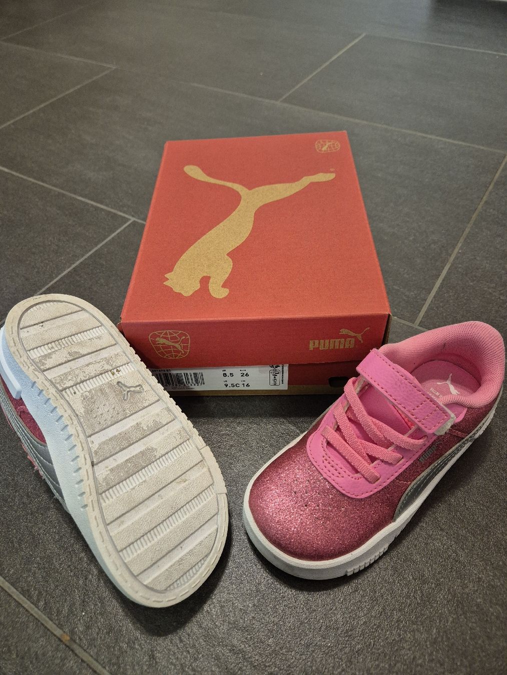 Puma Schuhe für Mädchen: Glitzerturnschuh Puma 26  wie neu – Neu (gemäss Beschreibung) aus Weesen von flying_kiwi 2
