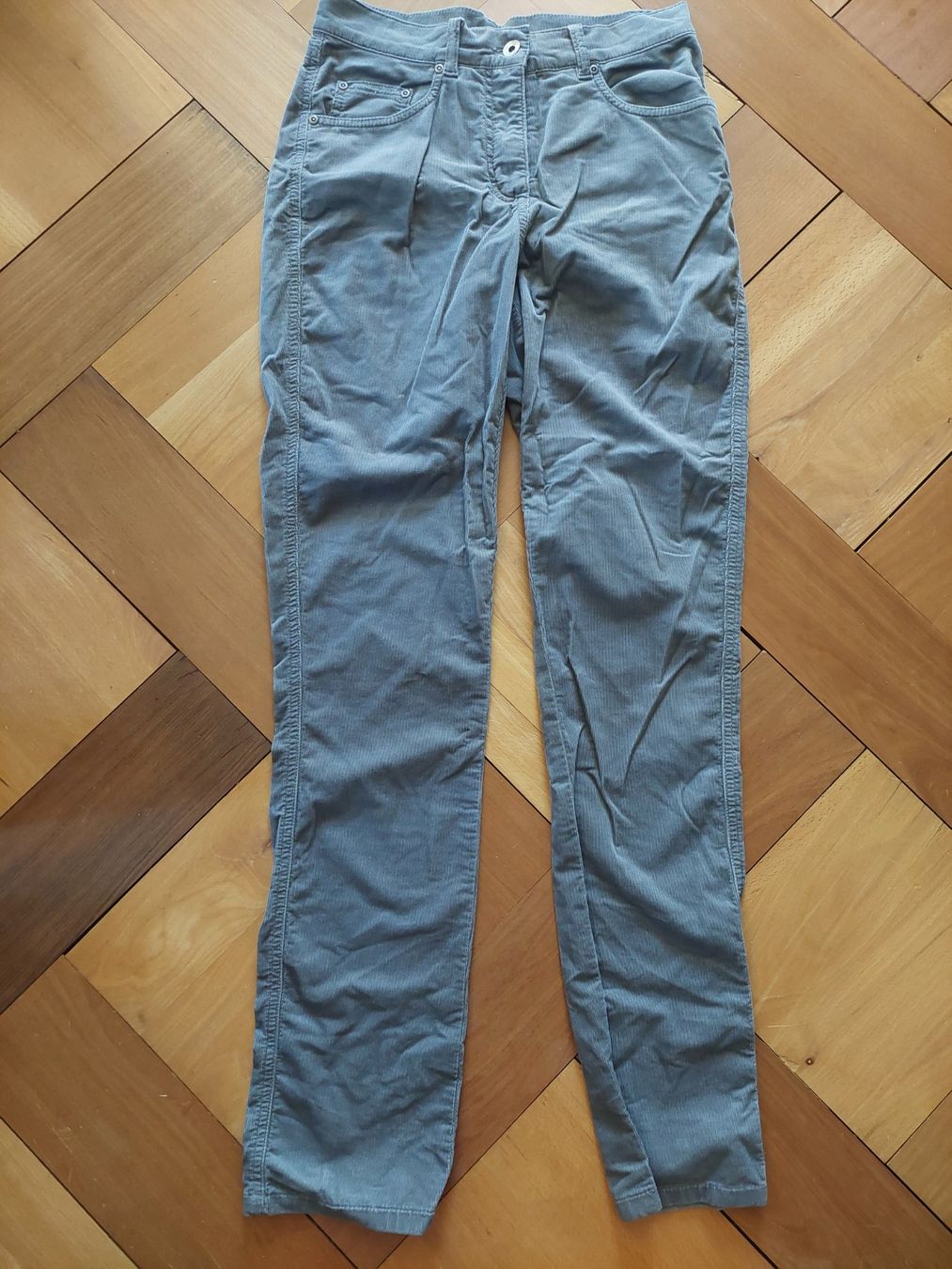 Hosen: Enna Feincordhose Kiesel Grösse 36 – Neu (gemäss Beschreibung) aus Beckenried von Havacola 1