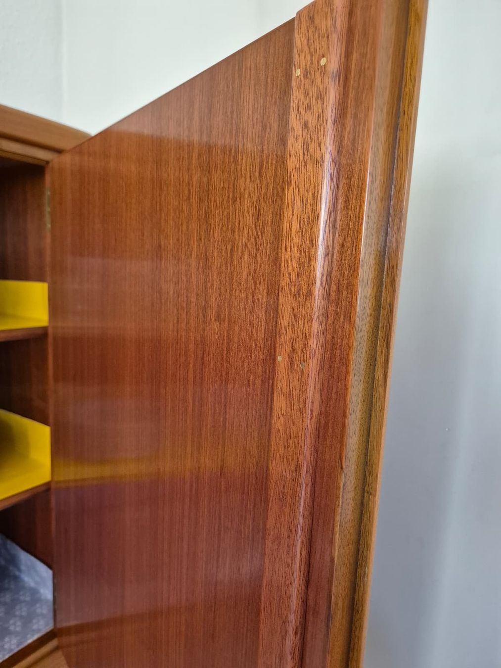 Credenze: Vintage Sideboard/Buffet, Nussbaum – Usato da Winterthur venduto da Sarafina66 7