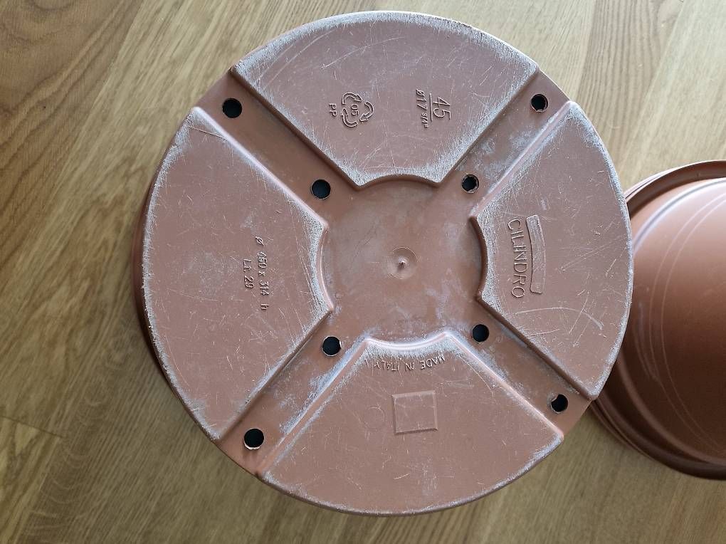 Pots de fleurs: Töpfe aus Plastik – D'occasion à Gelfingen par GaelleBr 2