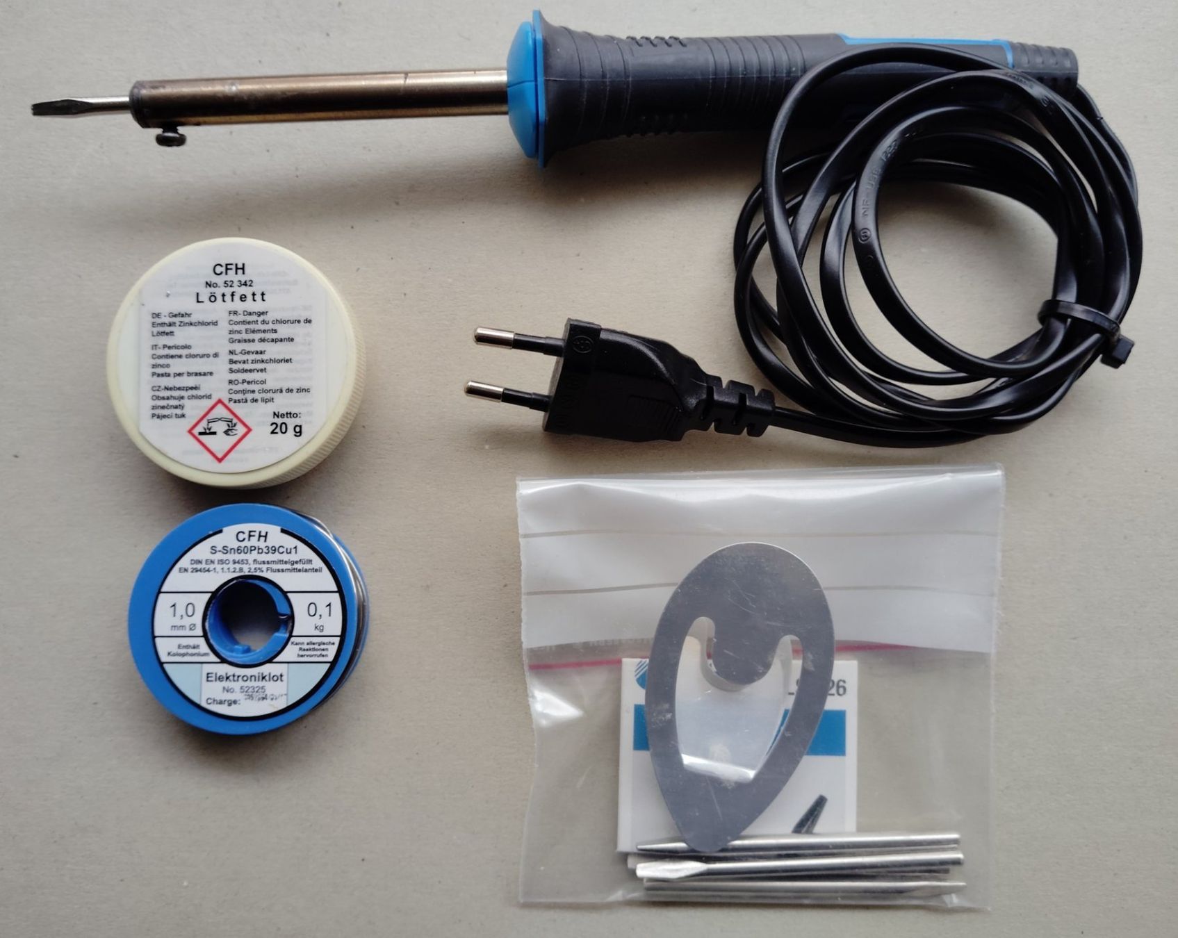 Saldatori: Fer à Souder de 20 Watts complet avec accessoires TOP !!! – Nuovo (secondo la descrizione) da St-Imier venduto da foto2hand