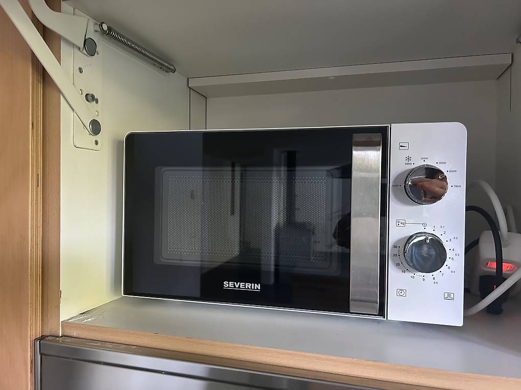 Appareils de cuisine: Mikrowelle, neuwertig – Neuf (Voir description) à Weesen par bikeandkite