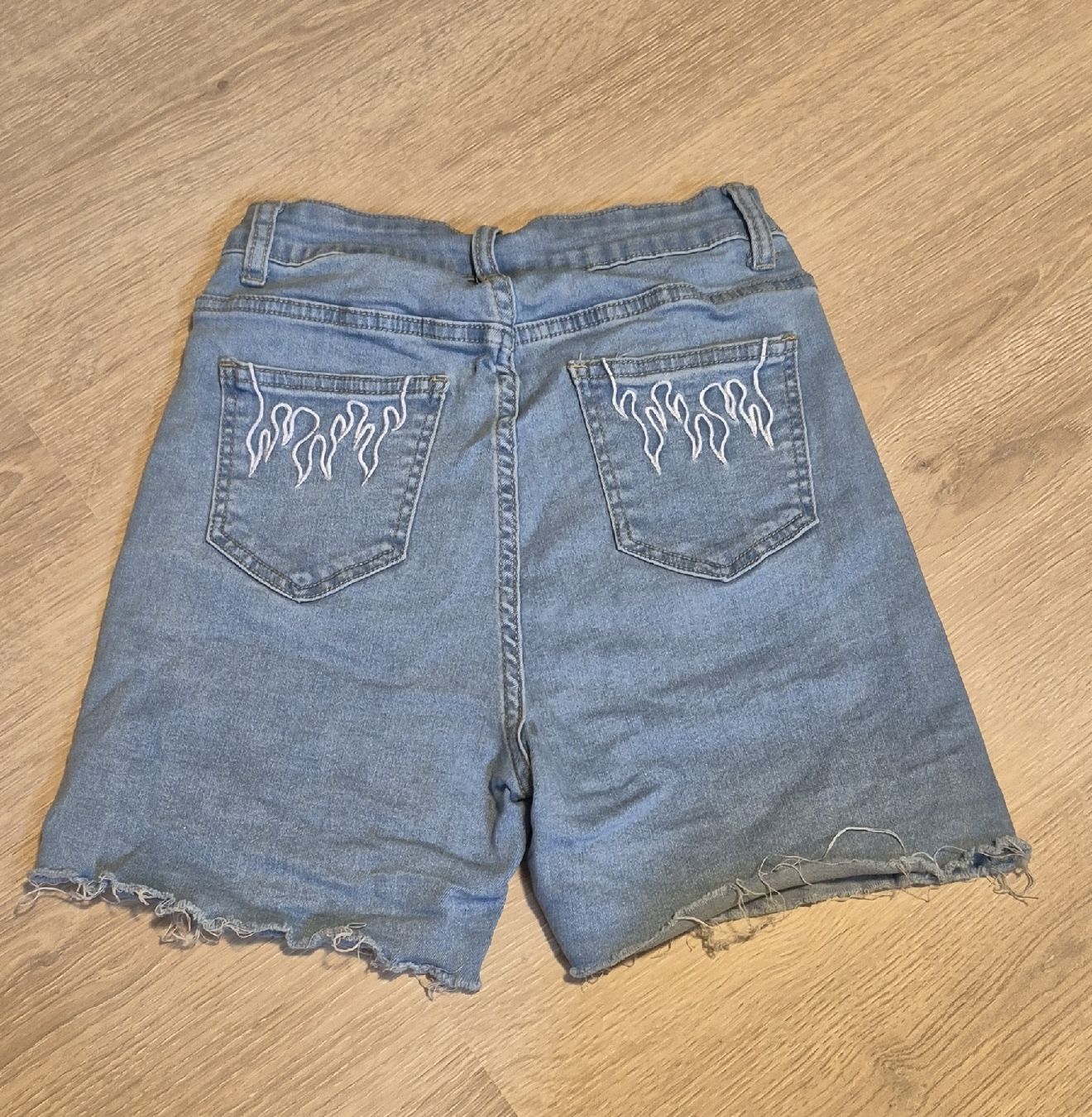 Shein Jeans: Short taille 36 en bon état  – Usato da Yvonand venduto da Melia_Bee