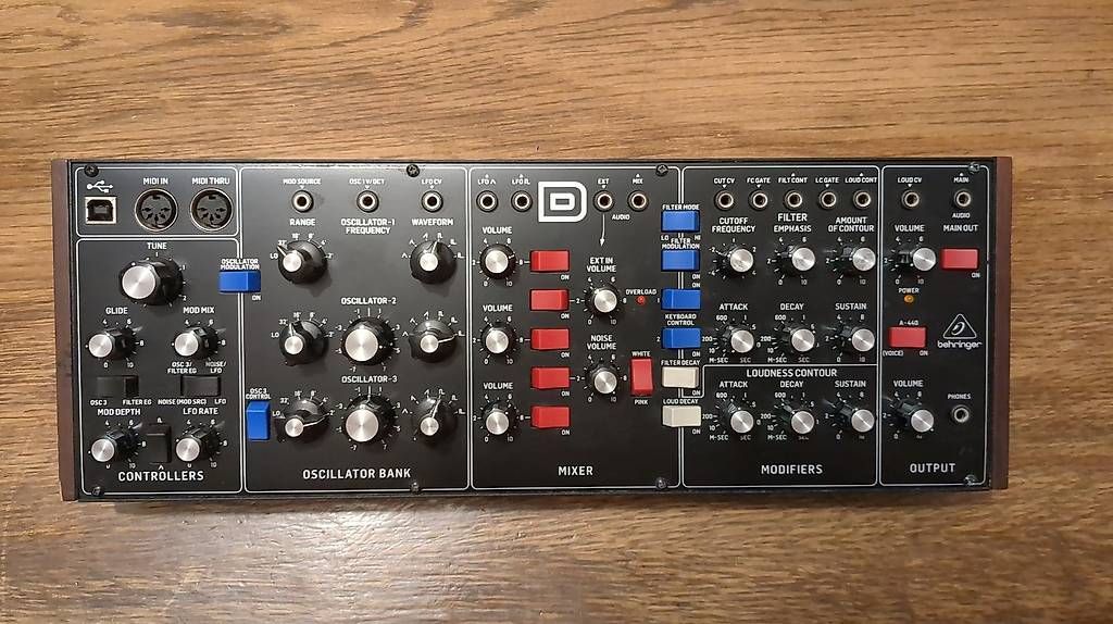 Behringer Musikinstrumente: Behringer Model D – Gebraucht aus Vevey von OddEcho