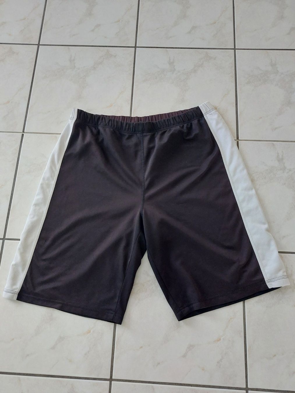 Pantalons: Herren Shorts Gr.  XXL – D'occasion à Schmitten par JasiStern