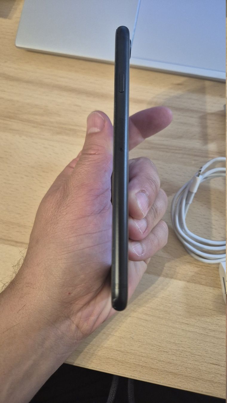 Apple Telefoni cellulari / Smartphones: iPhone SE 2020 64GB Black 3019 – Usato da Münchenbuchsee venduto da MV_Solutions 7