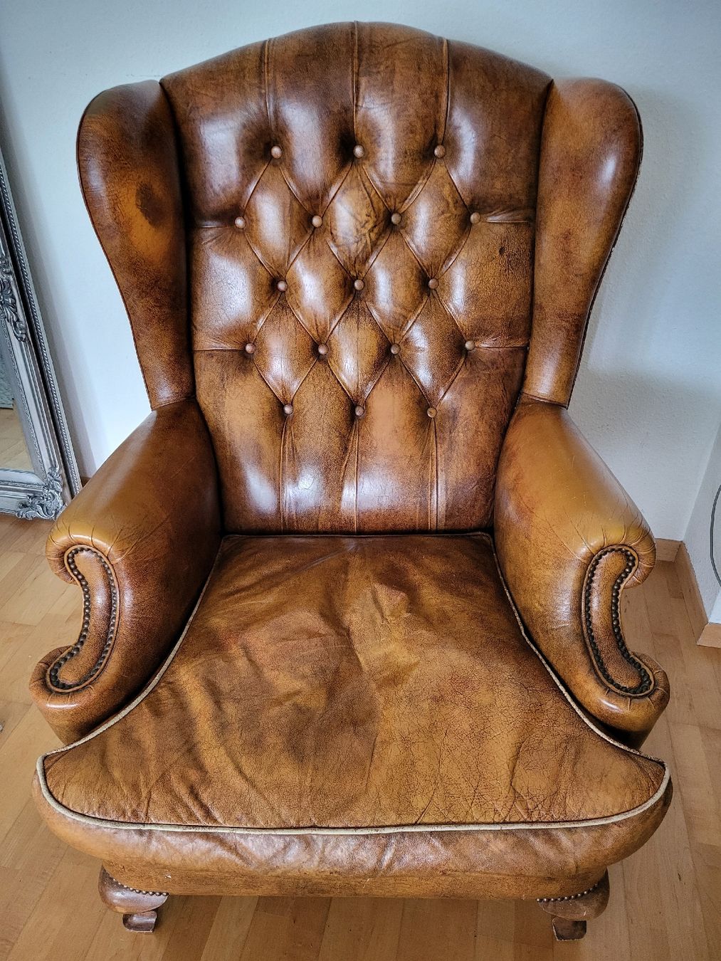 Poltrone: Antiker Chesterfield Ledersessel – Usato da Birsfelden venduto da Osso8