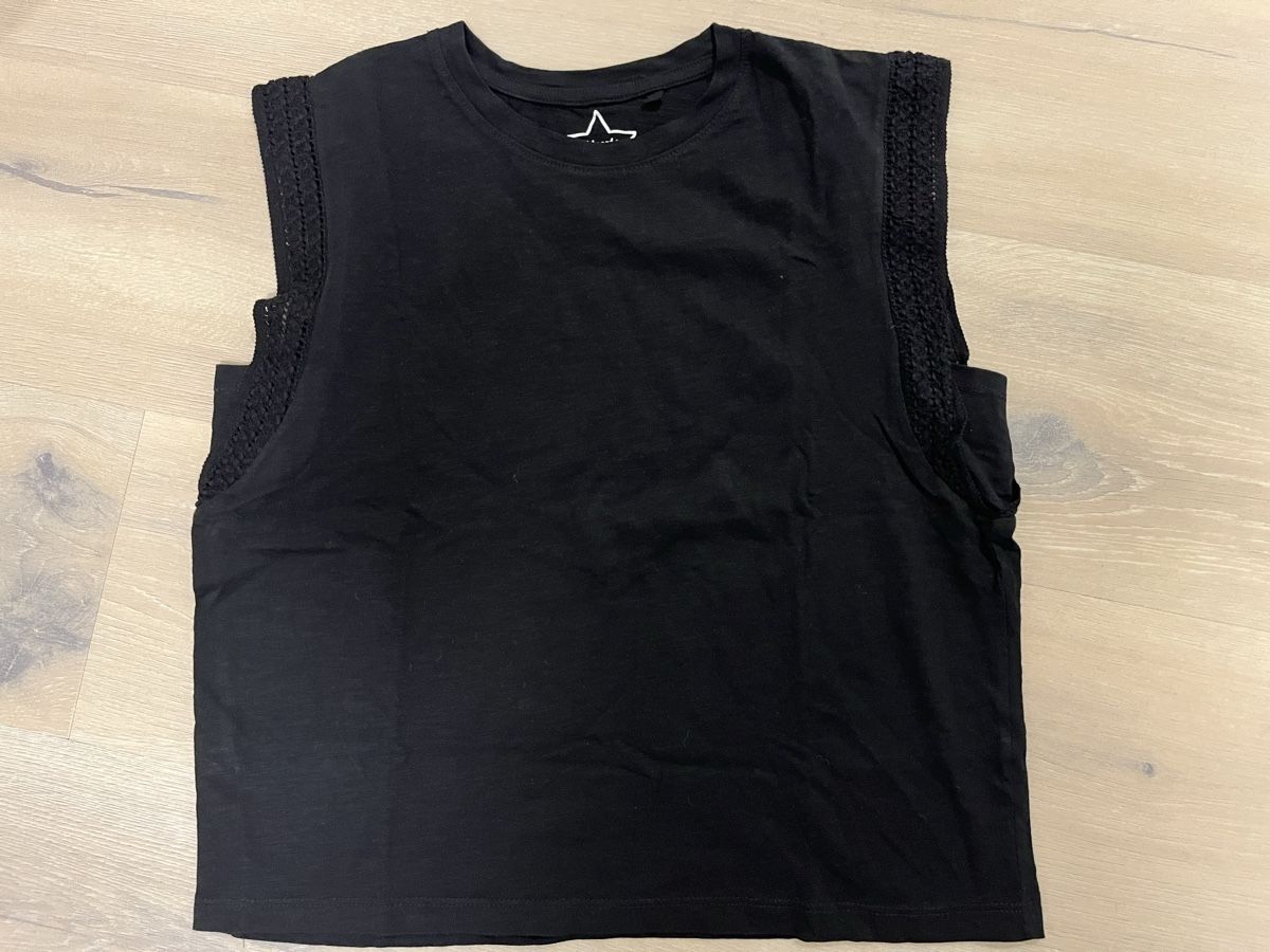 Tops: Top mit Spitzenärmeln schwarz S neu – Neuf (Voir description) à Birrwil par vanyboo