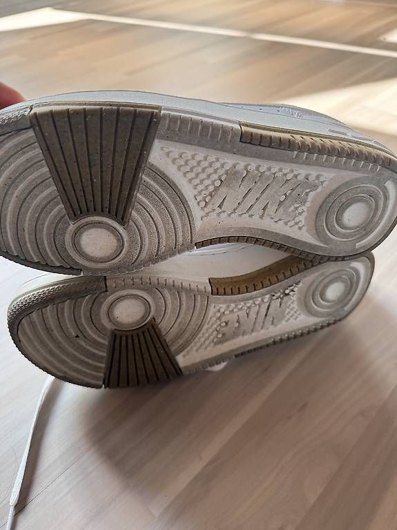 Scarpe da donna: Nike Damenschuhe Grösse 8.5 – Usato da Wichtrach venduto da J.Huns 2