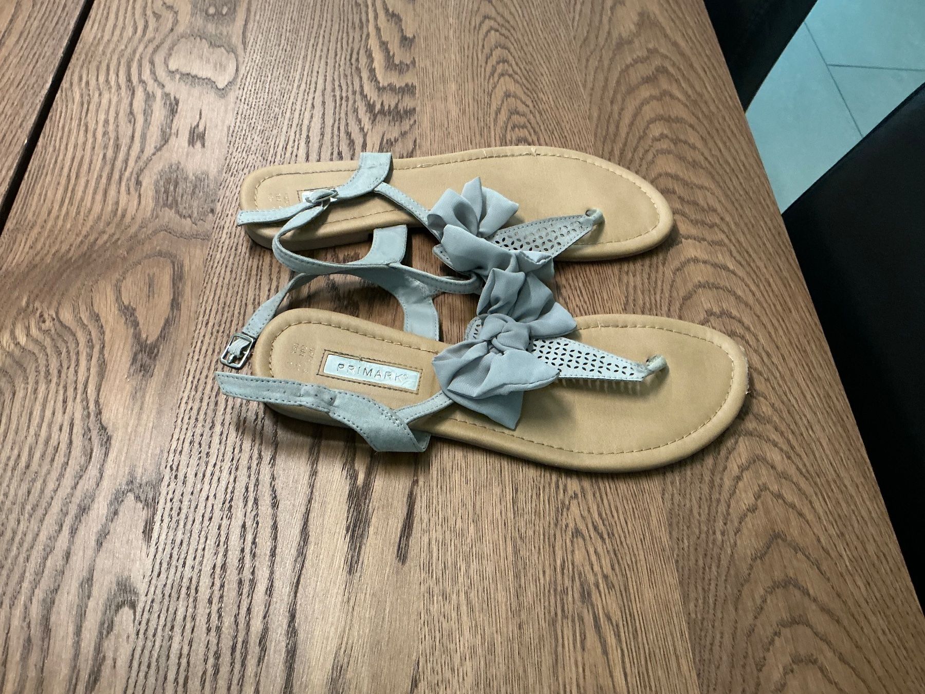 Chaussures femmes: Sandaletten grau Grösse 41 – D'occasion à Würenlos par Tina48 1