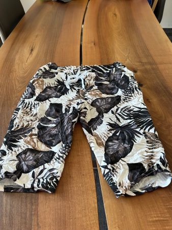 Coole Sommer Shorts mit Blätter Muster, Grösse L