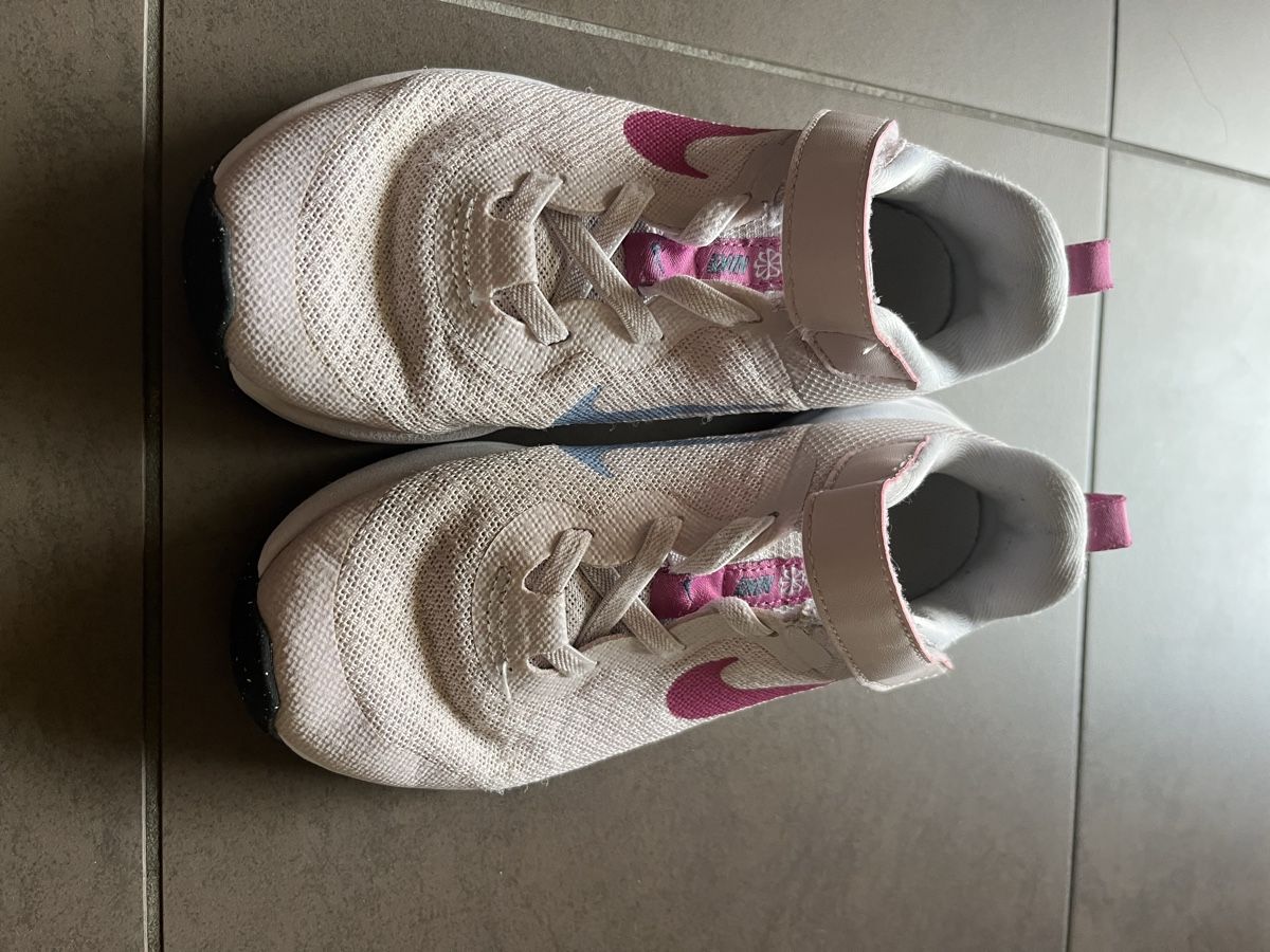 Nike Scarpe per ragazzi: Nike Turnschuhe Running 29.5 wie neu – Nuovo (secondo la descrizione) da Zürich venduto da Gabi_78 1