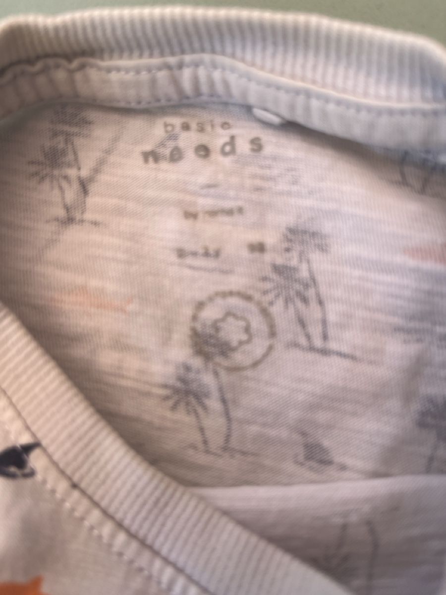 Camicie, T-shirt & Polo: T-Shirt mit Palmen & Hai, Grösse 98 – Usato da Basel venduto da HugChristine 1