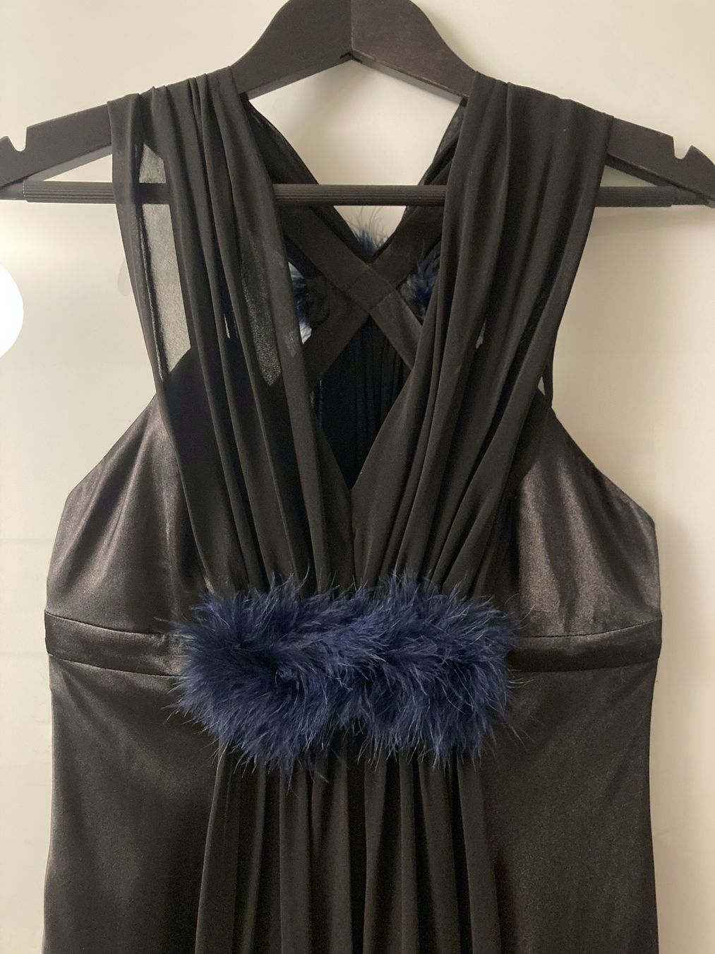 Vestiti: Schwarzes Abendkleid mit Federn, Gr. 36 - Festlich! – Nuovo (secondo la descrizione) da Oberwil BL venduto da chr_ygn5 1