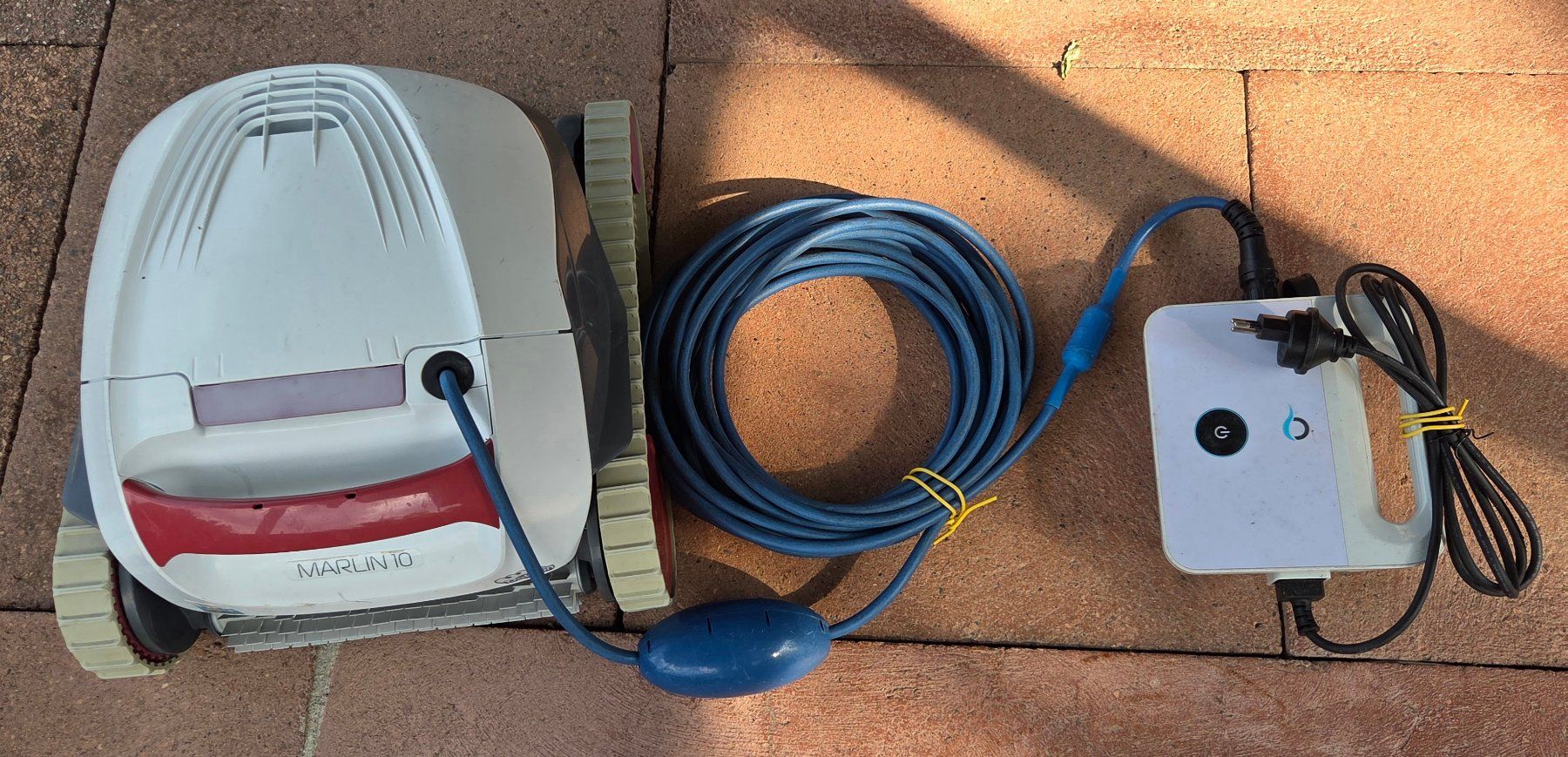 Dolphin Schwimmbad-Zubehör: Poolroboter Dolphin Marlin 10 – Gebraucht aus Winterthur von DeeJayJ 3