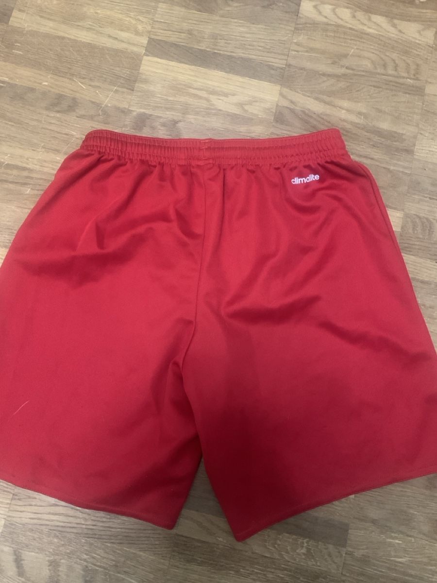 Adidas Pantaloni: Adidas Shorts Rot Grösse 152 – Usato da Zürich venduto da 15mayo15 1