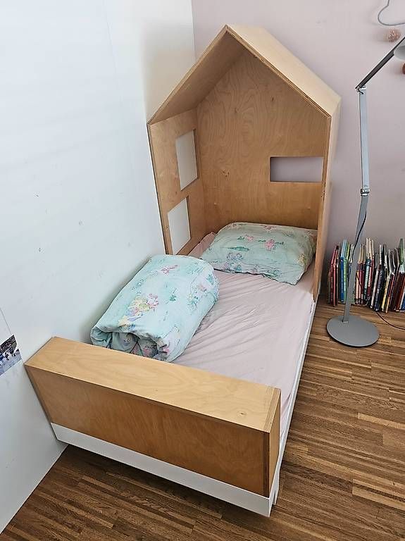 Letti: Gebrauchtes schönes Kinderbett mit Matraze – Usato da Horw venduto da Soozee