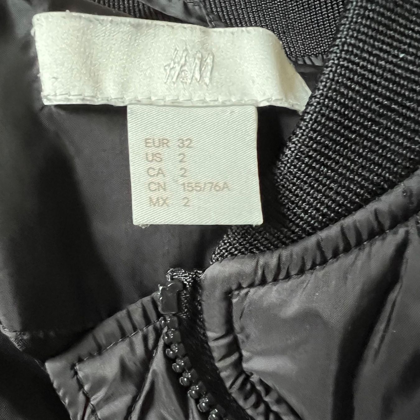 H&M Giacche: schwarze H&M Steppjacke 🖤 – Usato da Zürich venduto da ClosetQueen 7
