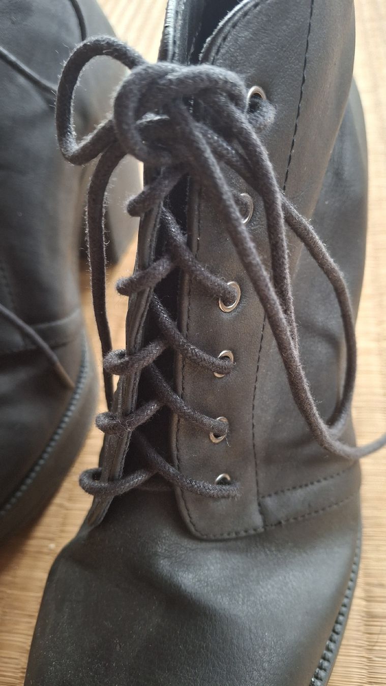 Damenschuhe: Schwarze Schnürboots Gr. 39, Leder, Blockabsatz – Gebraucht aus Brienz BE von mondchatz1 7